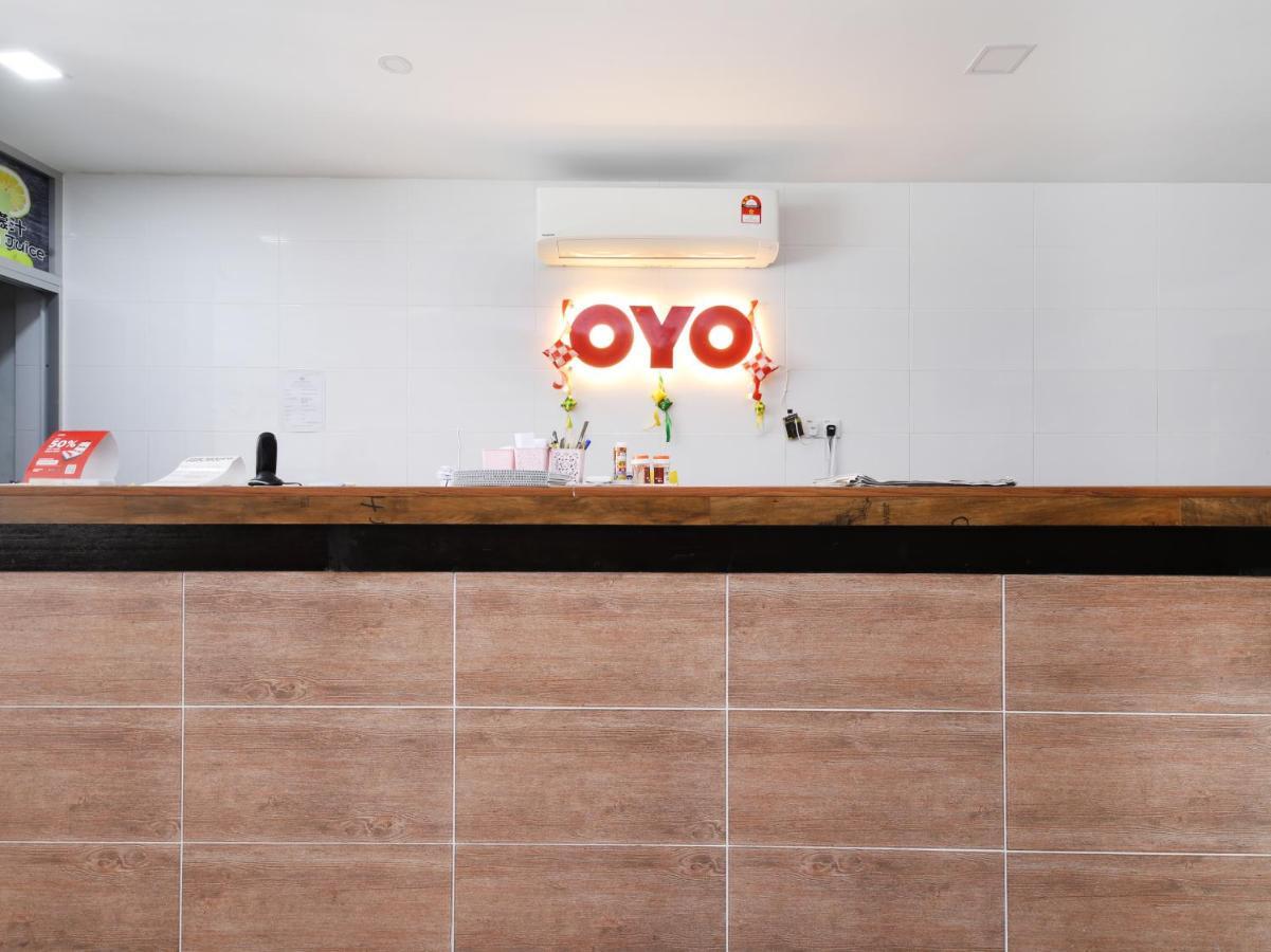 OYO 836 Mandurah Room&Cafe Kuching Exterior foto