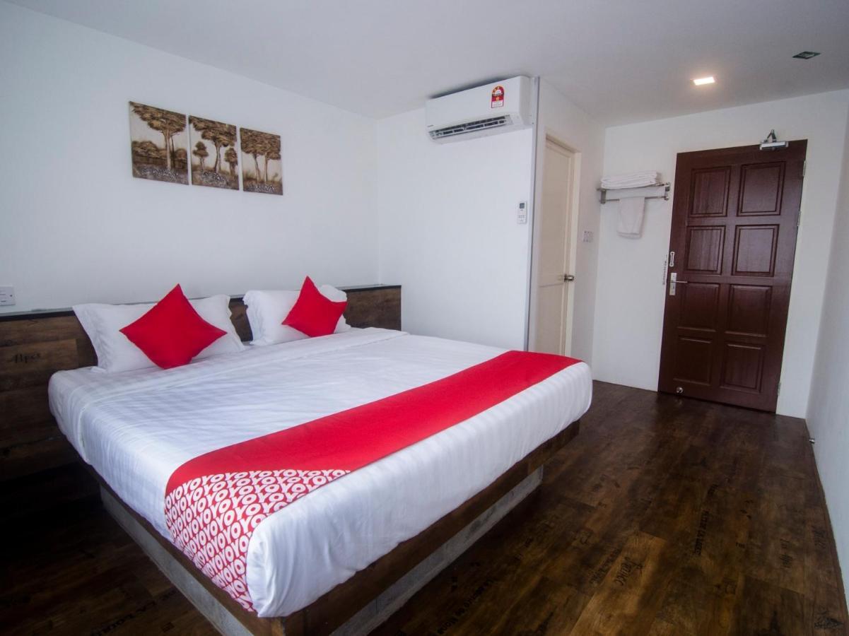 OYO 836 Mandurah Room&Cafe Kuching Exterior foto