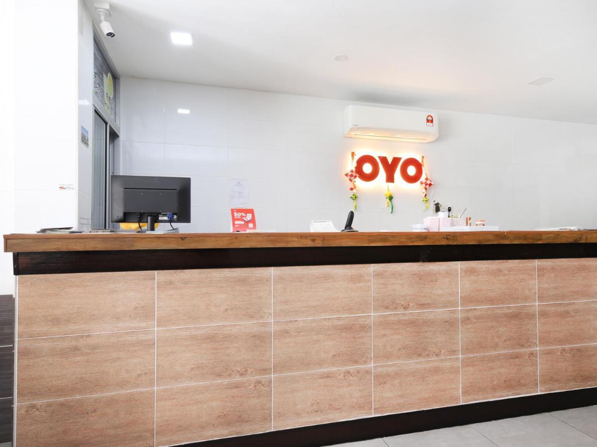 OYO 836 Mandurah Room&Cafe Kuching Exterior foto