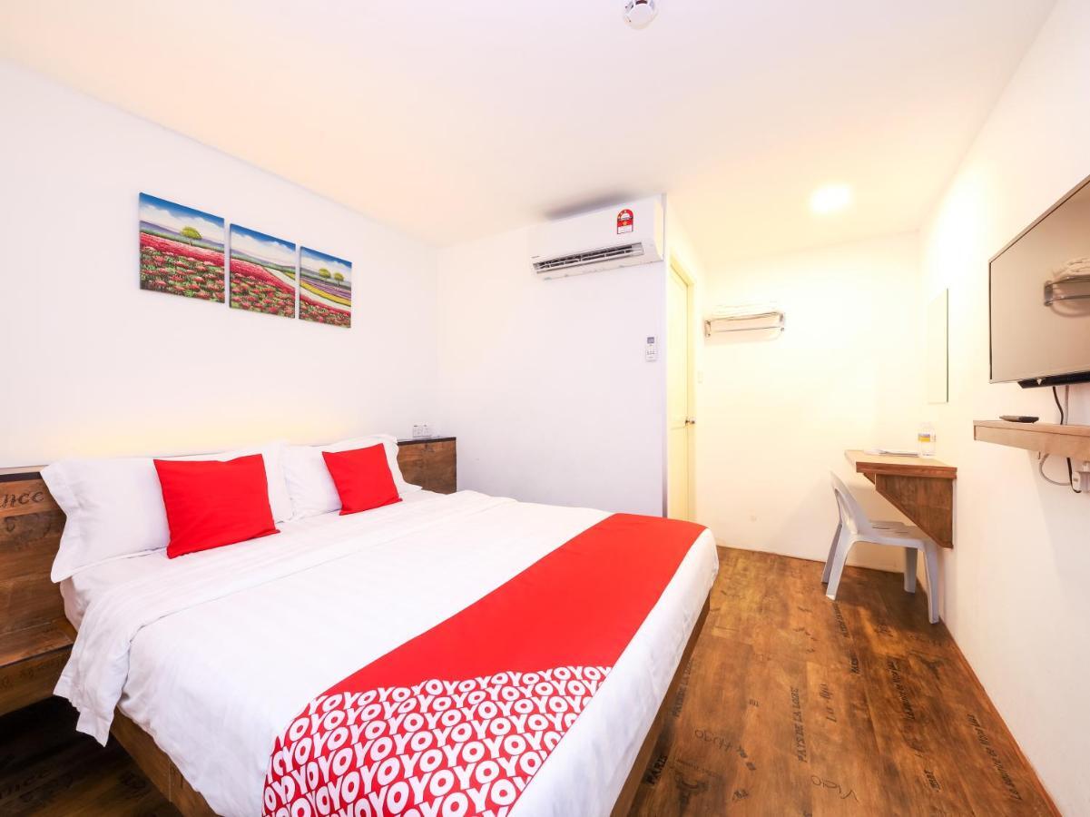 OYO 836 Mandurah Room&Cafe Kuching Exterior foto